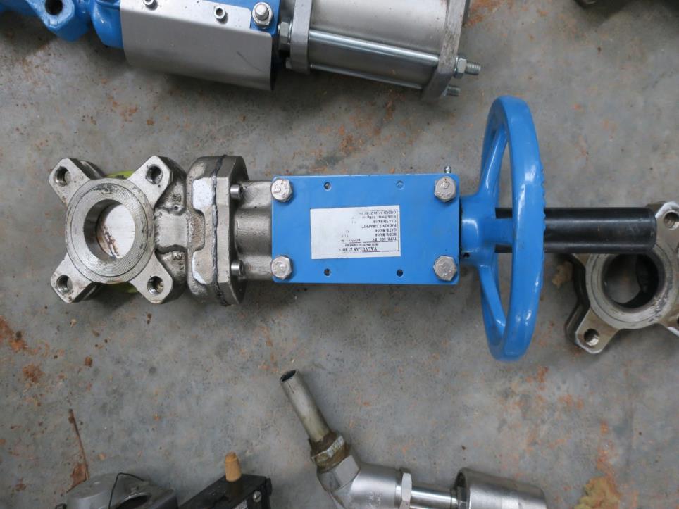 Used Manual gate valve, 4 pieces for Sale (Auction Premium) | NetBid Industrial Auctions